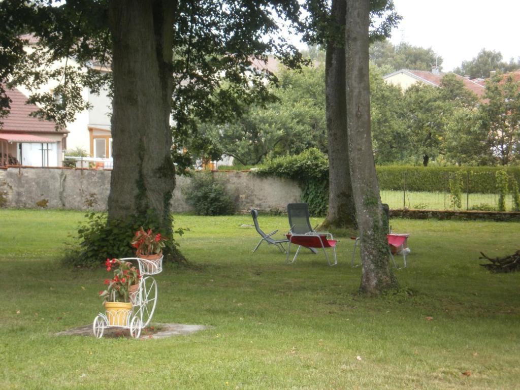 Bed and Breakfast Le Jardin Des Lys Gemmelaincourt Екстер'єр фото